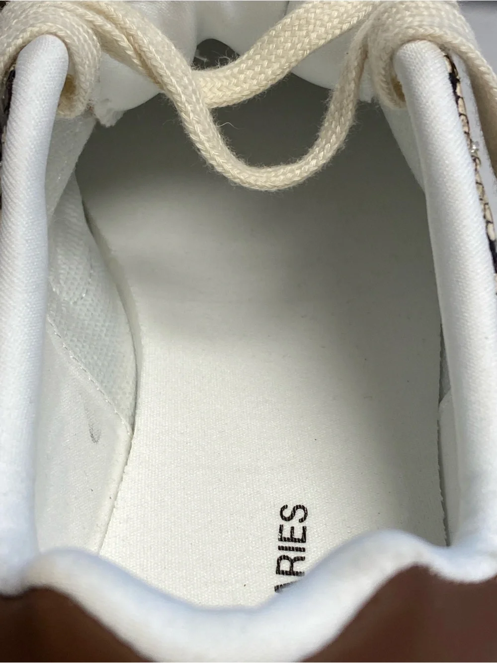 No Boundaries Snake Print Lace-Up Sneakers Size 8.5 Cream Brown